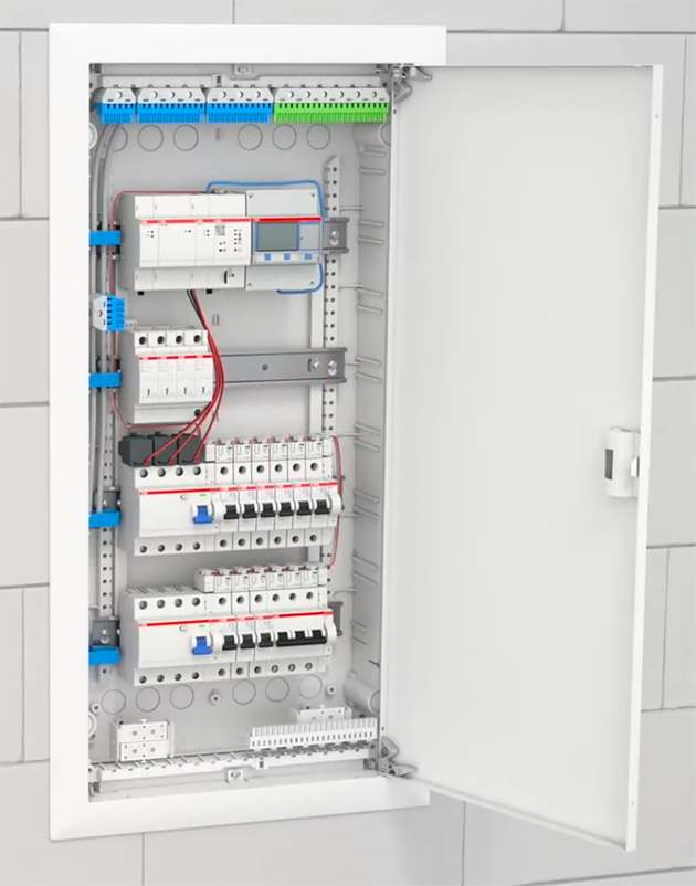 Der Stromkreisverteiler UK600 mit dem ABB InSite Portfolio SCU200 mit digitalem Überspannungsschutz eOVR, Wireless M-Bus-Modul, Spannungsversorgung, Energiemess-Modul und digitalem Hilfsschalter.