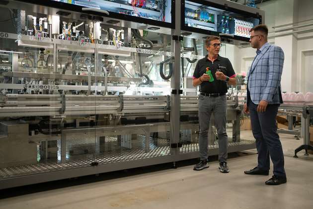 Die Nutzung eines kollaborativen Roboters bietet zahlreiche Vorteile, darunter höhere Produktivität, Kostenersparnis, verbesserte Produktqualität und erhöhte Sicherheit am Arbeitsplatz.