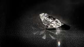 Diamant ist nicht nur extrem hart, er zeichnet sich auch durch hohe Wärmeleitfähigkeit aus, die vier- bis fünfmal höher ist als die von Kupfer. Damit ist das Material besonders interessant für die Kühlung von Leistungselektronik.