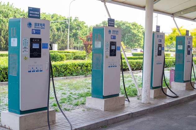 Um ein E-Ladeanlage zu errichten, können Finanzierungsdienstleister bei der schnellen Realisierung helfen.