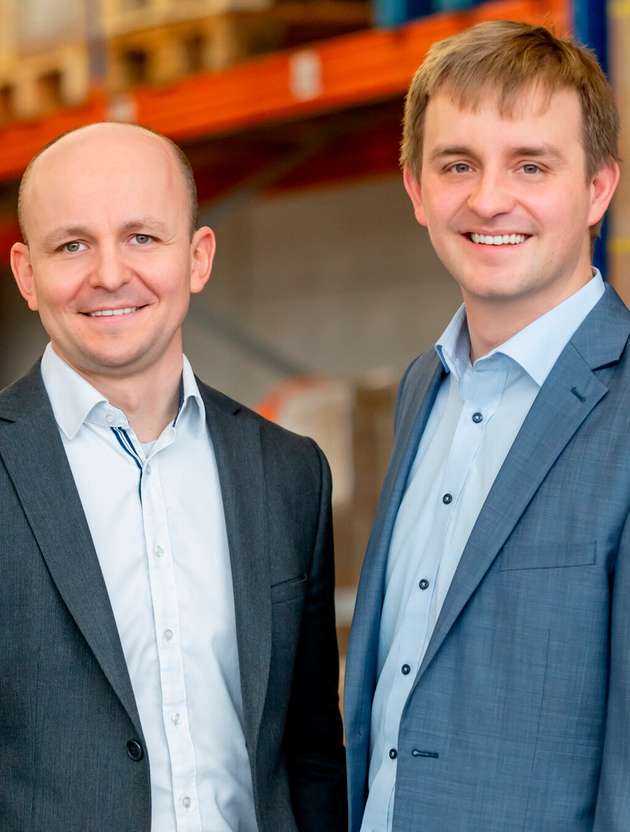 Hendrik Niemann und Hannes Collenburg, Geschäftsführer, Elektrosil: Neben den Eigenentwicklungen „Smart-Switch 360 und 360 Diffus“ möchten wir Ihnen unseren jüngsten Spross der Smart-Switch Familie – den deutlich kleineren und IP68-zertifizierten „Smart-Switch Mini“ – vorstellen. Probieren Sie seine Funktionen, wie das konfigurierbare Feedback, live direkt vor Ort aus und lassen Sie sich von seiner Optik und seiner geringen Einbautiefe überzeugen. An unserem Stand zeigen wir Ihnen einen Auszug unserer kundenspezifischen Entwicklungen und wir sprechen mit Ihnen über Ihre Herausforderungen und Projekte. Wir freuen uns, Sie auch dieses Jahr wieder auf der Embedded World begrüßen zu dürfen – gerne auch bei einem Getränk zum Feierabend an unserem Stand!
EW: Halle 1, Stand 478