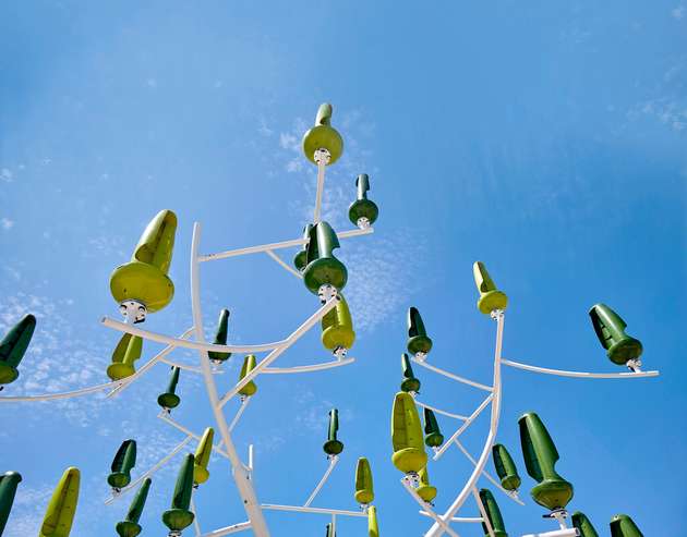 Die Aeroleaves an den stählernen Zweigen eines „Wind Tree“ sind doppelt so empfindlich wie herkömmliche Windturbinen.