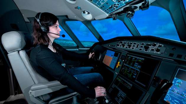 Piloten können sich im ISTAR-Simulatorcockpit optimal auf die anspruchsvollen Flugbedingungen geplanter Forschungsflüge vorbereiten.