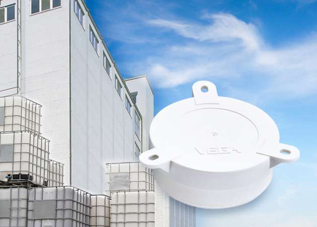 An Intermediate Bulk Containern erfassen VEGAPULS Air-Sensoren sogar hoch gestapelt den jeweils aktuellen Füllstand und die Position – und übermitteln beides per Funk in die Cloud.