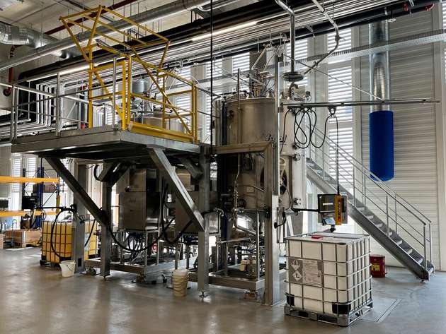 Der Duftstoffhersteller Luzi setzt an seinem Hauptsitz in Dietlikon (Schweiz) eine 3- und eine 5-Tonnen-Prozessanlage von Ystral für die Herstellung von Aromalösungen ein.