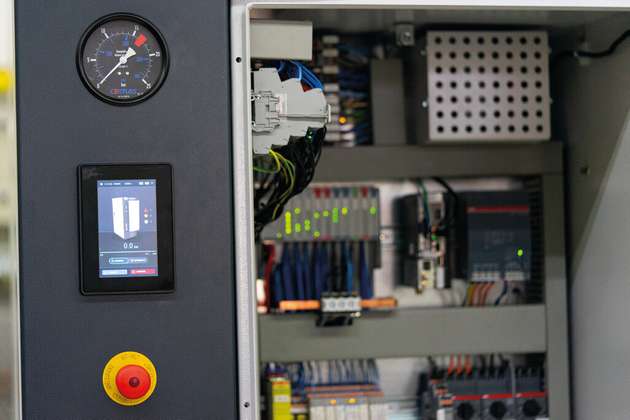 Das GUI auf dem HMI TX705 wurde in enger Zusammenarbeit mit Turck grundlegend überarbeitet, um die „User Experience“ exakt nach Certuss-Vorgaben abzubilden.