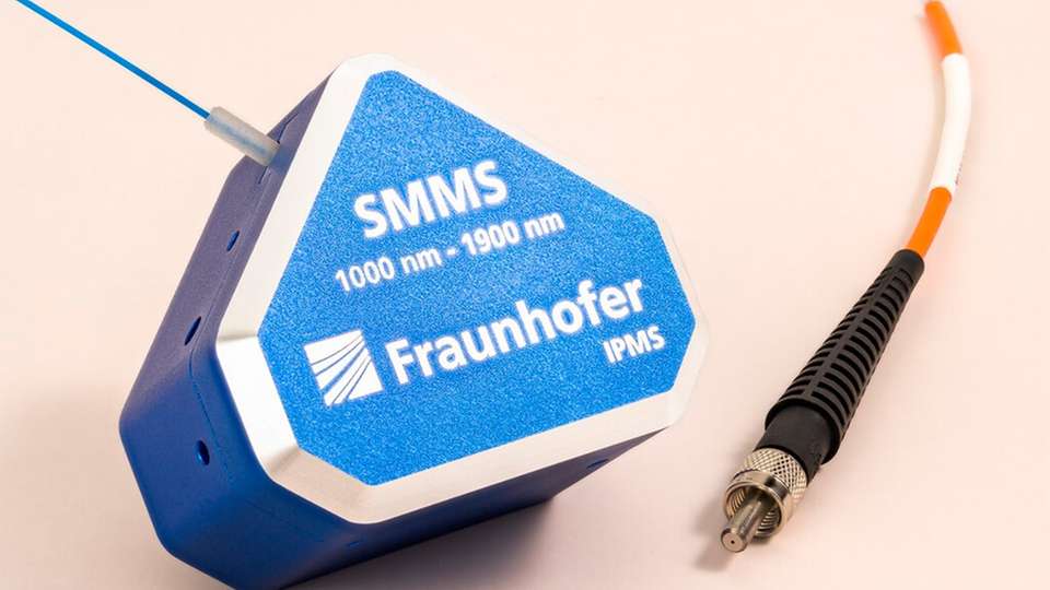 Fasergekoppeltes Scanning Mirror Micro Spektrometer (SMMS) mit einem Spektralbereich von 1.000 nm - 1.900 nm.