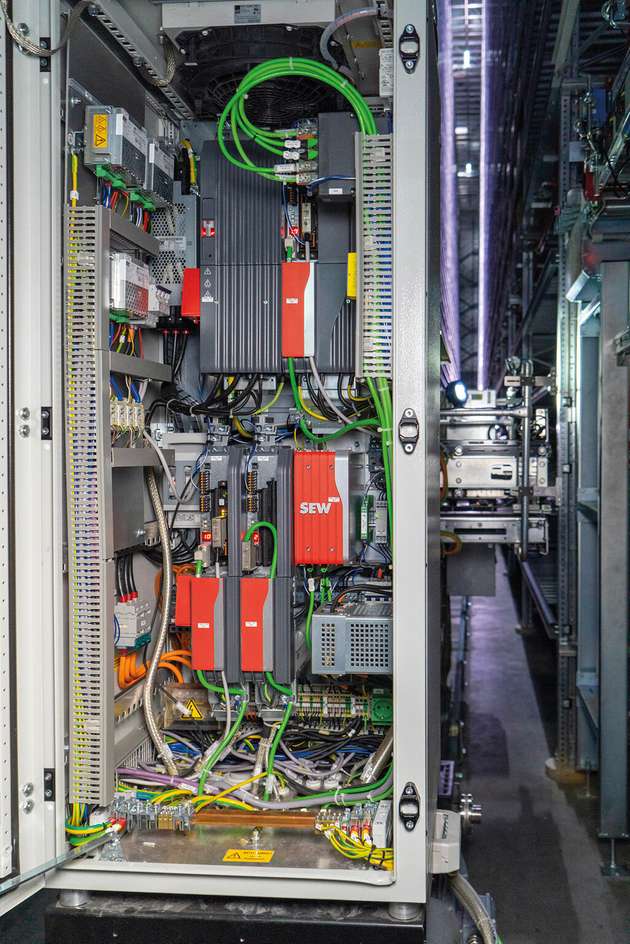 Intelligente Antriebstechnik aus dem Movi-C-Baukasten lässt sich für nahezu alle Automatisierungsvorgänge einsetzen. Sie sind parametrierbar oder frei programmierbar – je nach Wunsch und Anforderung.