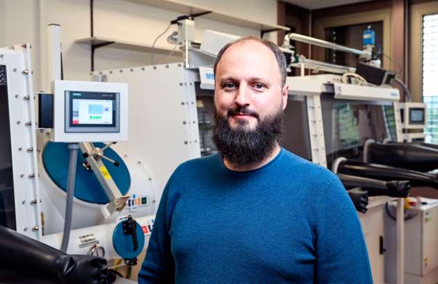 Prof. Martin Kaltenbrunner, Leiter der Abteilung Physik der weichen Materie sowie des LIT Soft Material Lab an der JKU Linz