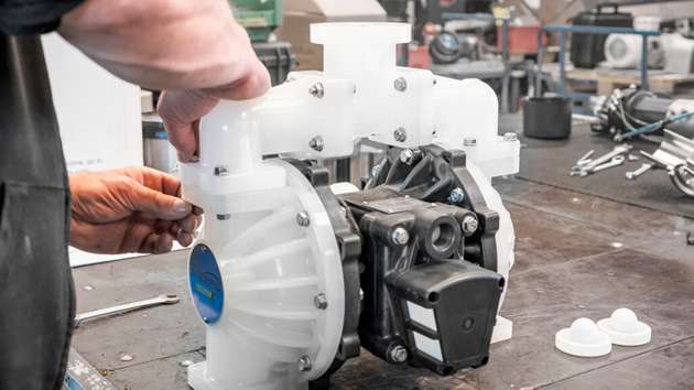 Dank einheitlicher Schraubengröße kann mit einem einzigen Werkzeug die Pumpe vollständig demontiert werden. Zur Wartung bleibt die Pumpe in der Anlage. 