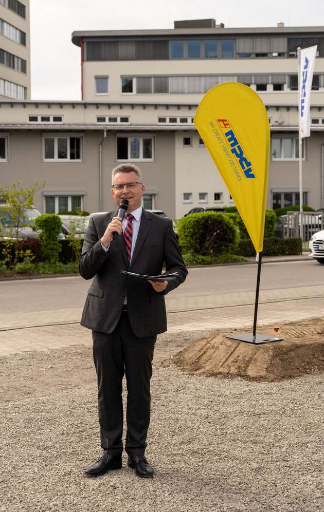 Landrat Dr. Achim Brötel nahm am Spatenstich mit einem Grußwort teil.