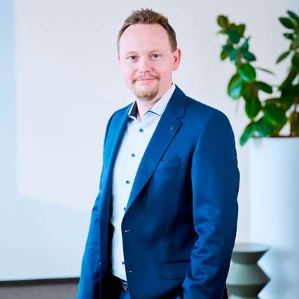Benedikt Bonnmann ist Mitglied des Vorstands bei Adesso und verantwortlich für das Data & AI Geschäft.