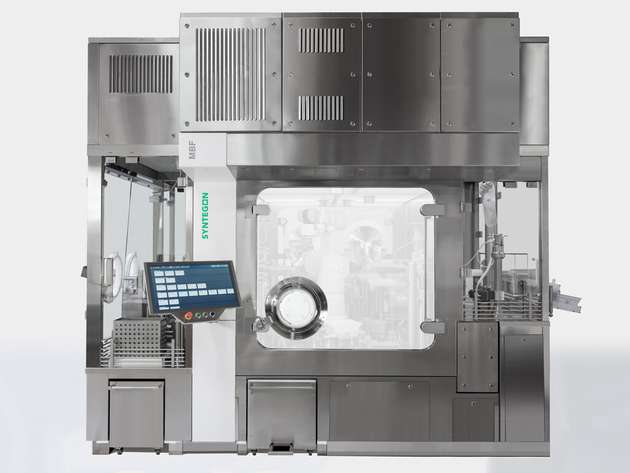 Versynta von Syntegon: Diese hochmoderne Isolator-Technologie bietet eine flexible und sichere Lösung für die aseptische Produktion von kleinen Chargen.