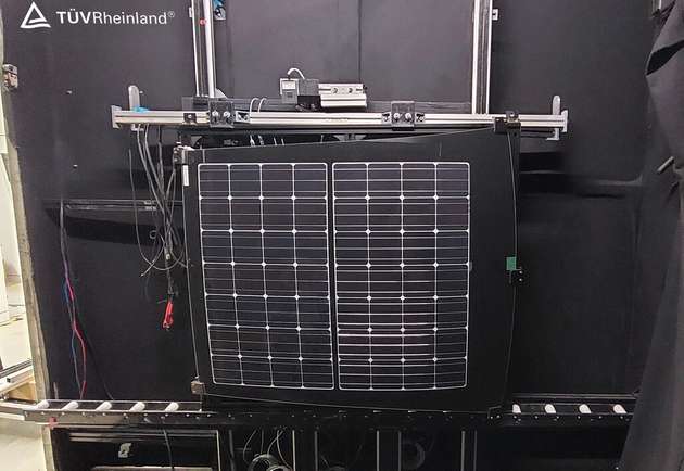 Die Entwicklung eines Photovoltaik-Moduls für das Autodach erfordert ein umfangreiches Test-Know-how.