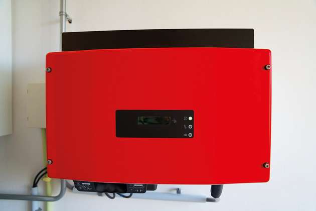 Der Markt für Solaranlagen bietet eine Fülle von Wechselrichtern mit unterschiedlichen Basis-Technologien.