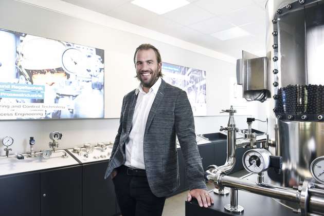 Michael Amos, Vertriebsleiter Industrietechnik, Afriso: Mit unserem breiten Sortiment an hochwertiger mechanischer Messtechnik Made in Germany bieten wir die perfekten Komponenten für eine energiearme Ausrüstung von Messstellen. Diese können über optionale Grenzsignalkontakte auch zur Steuerung und Regelung verwendet werden. Im Bereich der elektronischen Druckmessung zeigen wir, Möglichkeiten zur Anpassung ans Medium über Druckmittler oder die digitale Einbindung in den Prozess über Ausgangsignale. Unser Fokus liegt zudem in der Vernetzung einzelner Messergebnisse in individuellen Systemlösungen inklusive Schaltschrankbau. Hier können sich Besucher über Konzepte zur Messung, Überwachung und Auswertung kleiner bis mittlerer Tankanlagen überzeugen und mit uns über weitere Themen wie Cloud-Systeme diskutieren. 