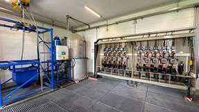 Diese robusten Anlagen, die sowohl flüssige als auch pulverförmige Polymere verarbeiten können, sind ein integraler Bestandteil der effizienten Abwasserbehandlung in Mannheim.