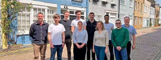 Team von Ionetic: Das britische Start-up will kleinen E-Auto-Fertigern dabei helfen, mit großen Anbietern konkurrieren zu können.
