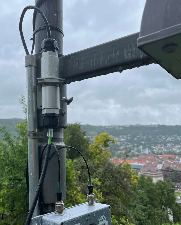 Schutzgehäuse entlang der gesamten Fahrstrecke einer autonom fahrenden Standseilbahn 