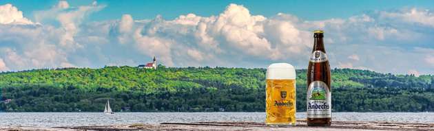 Kloster Andechs wurde 1455 gegründet und ist Bayerns ältester Wallfahrtsort. Seit über 550 Jahren werden hier Klosterbiere gebraut. Zu Füßen des „Heiligen Bergs“ erstreckt sich eine herrliche Landschaft bis hinunter zum Ammersee.