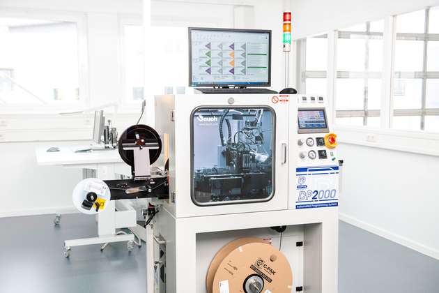 Die Jauch-eigene MEMS-Programmiermaschine.