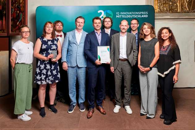 Mit dem IQ Innovationspreis Mitteldeutschland fördert die Europäische Metropolregion Mitteldeutschland neuartige, marktfähige Produkte, Verfahren und Dienstleistungen in fünf branchenspezifischen Clustern. 