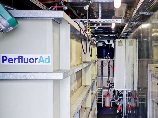 PFAS-belastete Medien werden im Rahmen des PerfluorAd-Verfahrens in mobilen Anlagen (PFAS Response Units) aufgearbeitet.