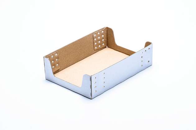 Bei Dotlock handelt es sich um eine Technologie, mit der sich Verpackungen aus Vollkarton oder Wellkarton komplett leimfrei, aber mit der gleichen Festigkeit einer geleimten Verpackung verbinden lassen.