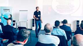 Auf dem Janitza Expert-Talk präsentiert Frank Müller eine Lösung um Fehlströme, vor allem in Fußballstadien, zu verhindern.