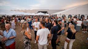 Das Festwochenende bei Optima bot ein stimmungsvolles Open-Air-Event mit Livemusik und Feuershow, einen vielseitigen Familientag mit Aktivitäten für Groß und Klein sowie ein Management-Meeting mit internationaler Beteiligung.