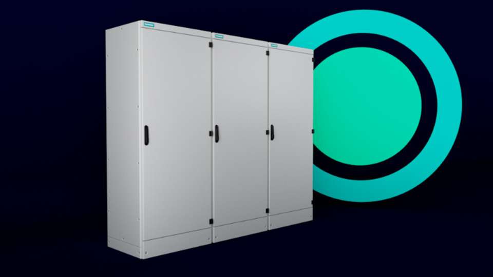 Die industrielle Steuerschrankserie wird zu 100 Prozent aus Schrott von namhaften europäischen Lieferanten mit Windkraft gefertigt.