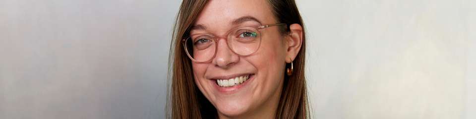 Nach ihrem Bachelorabschluss in Verfahrens- und Umwelttechnik an der Berliner Hochschule für Technik BHT absolvierte Jessica Otto bei BFE Institut für Energie und Umwelt erfolgreich ihren Master in Verfahrenstechnik. Seit 2022 ist sie Projektingenieurin und Consultant für Energieeffizienz sowie Leiterin der Arbeitsgruppe „Wasserstoff bei BFE“, die Industriekunden berät und Quartierskonzepte erstellt. 
