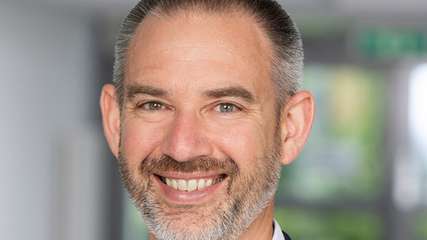 Thierry Bieber ist Industry Manager bei HMS Industrial Networks und verantwortet dort das Business Development für industrielle Kommunikations- und IIoT-Lösungen für die Automatisierungsbranche. Er hat über 20 Jahre Erfahrung in der industriellen Kommunikation und ist Experte für die Vernetzung von Maschinen. Darüber hinaus engagiert er sich in Organisationen wie zum Beispiel PNO und VDMA.