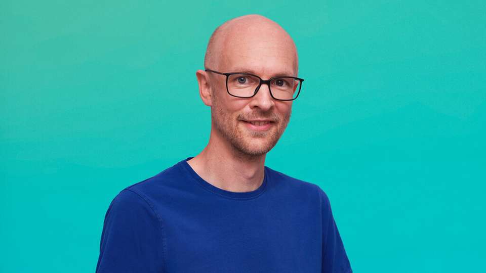 Dr. Mathias Oppelt leitet eine kundenorientierte Innovationseinheit für Siemens Digital Industries. Seine Leidenschaft ist es, mit Kunden die Zukunft der Industrie zu gestalten. Er arbeitete in verschiedenen Bereichen wie Strategie, Produktmanagement und Softwareentwicklung, um das Potenzial von Menschen, Organisationen und Portfolios zu fördern.