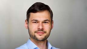 Sebastian Franke arbeitete nach seinem Diplomabschluss in Kraftwerkstechnik 4,5 Jahre als Projektleiter im Recycling und in der thermischen Verwertung internationaler Projekte. Anschließend nutzte er sein Wissen 1,5 Jahre im Maschinen- und Sondermaschinenbau bei einem mittelständischen Anlagenbauer. 2020 wechselte er zur BFE als Energieberater, wo er sich mit E-Mobilität und Weiterleitung an Dritte befasste. Im April 2021 wechselte er innerhalb des Konzerns zu econ solutions. Dort liegen seine Schwerpunkte in der Projektierung, Inbetriebnahme, Potenzialanalysen und Kundenberatung, mit einem Fokus auf Spitzenlastmanagement.