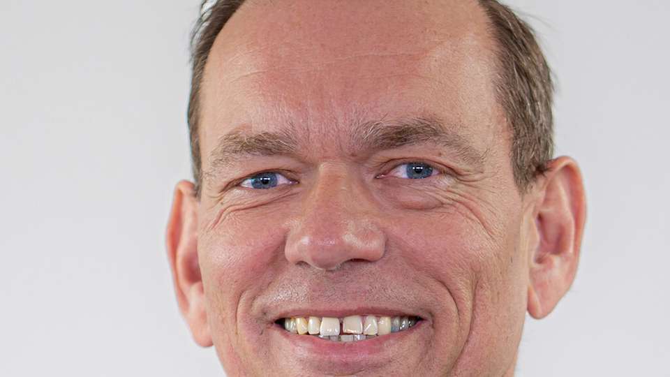 Andreas Conrad ist seit 2015 Vorstand Operations in der HARTING Technologiegruppe mit Sitz in Espelkamp/NRW. Der studierte Ing. und Wirtsch.-Ing. arbeitete für die Trützschler GmbH & Co. KG in Mönchengladbach und die Michael Weinig AG in Tauberbischofsheim – beides mittelständische Maschinenbauunternehmen. Während dieser Zeit war er unter anderem in Indien und China als Plant Manager tätig. 2010 wechselte er zur Schaeffler AG in Herzogenaurach, wo er Verantwortung für die Wälzlagerproduktion in zehn Produktionsstandorten weltweit hatte.