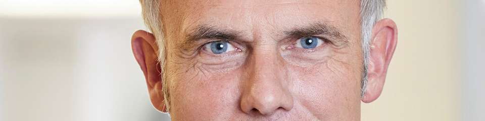 Michael Marhofer ist co CEO der ifm-Unternehmensgruppe. 1997 stieg er im Bereich Produktmanagement des Familienunternehmens ein und übernahm im Jahr 2001 in zweiter Generation die Leitung. Als einer der Pioniere des Bereichs Industrie 4.0 und mit weltweit über 9.000 Mitarbeitenden zählt die Unternehmensgruppe zu den Branchenführern.