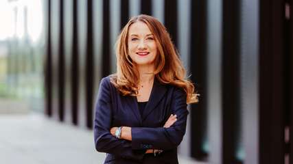 Dr. Barbara Frei, Executive Vice President Industrial Automation bei Schneider Electric, ist seit 2019 Mitglied des Executive Committee des Unternehmens. Sie kam 2016 als Country President von Deutschland zu Schneider Electric und erweiterte ihren Aufgabenbereich 2017 zum Zone President von DACH. Im Jahr 2019 wurde sie zum Executive Vice President, Europe Operations und Mitglied des Executive Committee ernannt. Dr. Barbara Frei hat einen Doktortitel in Maschinenbau der ETH Zürich und einen MBA des IMD Lausanne.