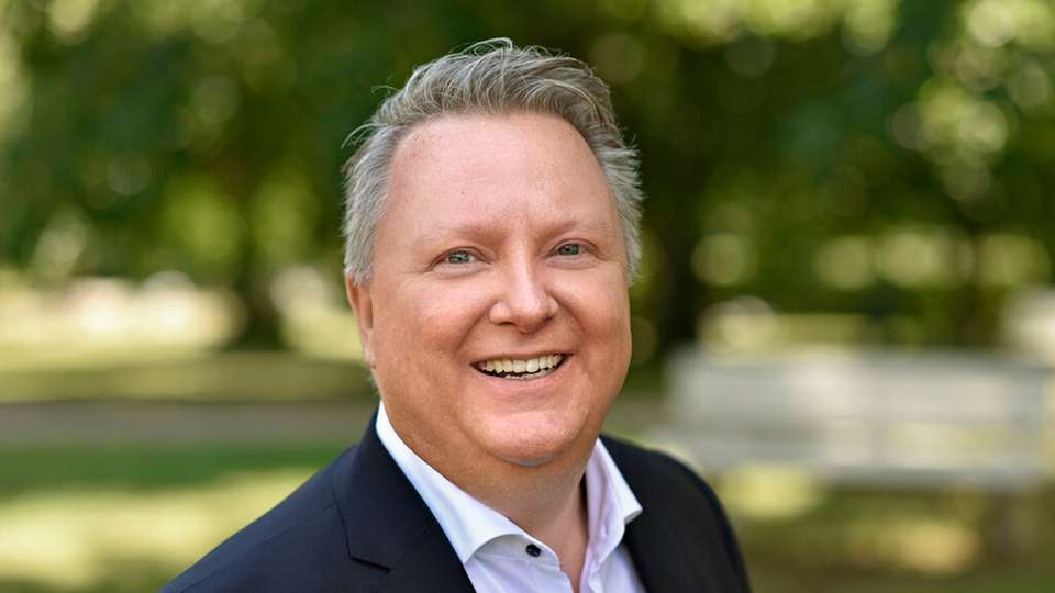 Gerald Taraba ist Managing Director von Actemium Deutschland. Nach Ansicht des erfahrenen Diplom-Ingenieurs/Masters und Managers sind Anpassungsfähigkeit und ständiger Wandel der Schlüssel zum Erfolg. Neben seiner beruflichen Tätigkeit engagiert er sich vielfach ehrenamtlich – etwa als Vorstandsmitglied des Fördervereins und der Stiftung der University of Applied Sciences Leipzig und als Mitglied des Vorstandes im Stifterverband Deutschland. Zudem hält er Vorlesungen und setzt sich aktiv für die Unterstützung und Entwicklung junger Menschen ein.