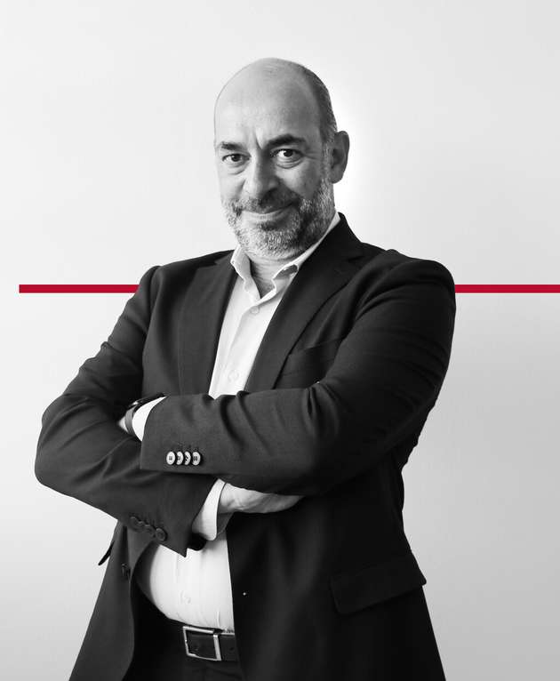 Fausto Di Segni, European Head of IOT & AI Officer, Seco: Die rasante Entwicklung Künstlicher Intelligenz verändert die Elektronik- und IT-Branche und steigert die Kundenerwartungen an intelligente, automatisierte und personalisierte Lösungen. KI ermöglicht es Edge-Geräten, komplexe Daten lokal zu verarbeiten, wodurch Latenzzeiten reduziert werden und Sicherheit erhöht wird. Dies revolutioniert die Nutzung und Optimierung elektronischer Systeme und ermöglicht Echtzeitanpassungen und vorausschauende Wartung. Bei Seco stellen wir Hardware her, die KI-Funktionen direkt an der Edge auszuführen kann. Darüber hinaus erfüllen wir mit unserer IoT-Plattform und der Expertise verschiedener Halbleiterhersteller die wachsende Nachfrage nach Edge-KI-Lösungen.