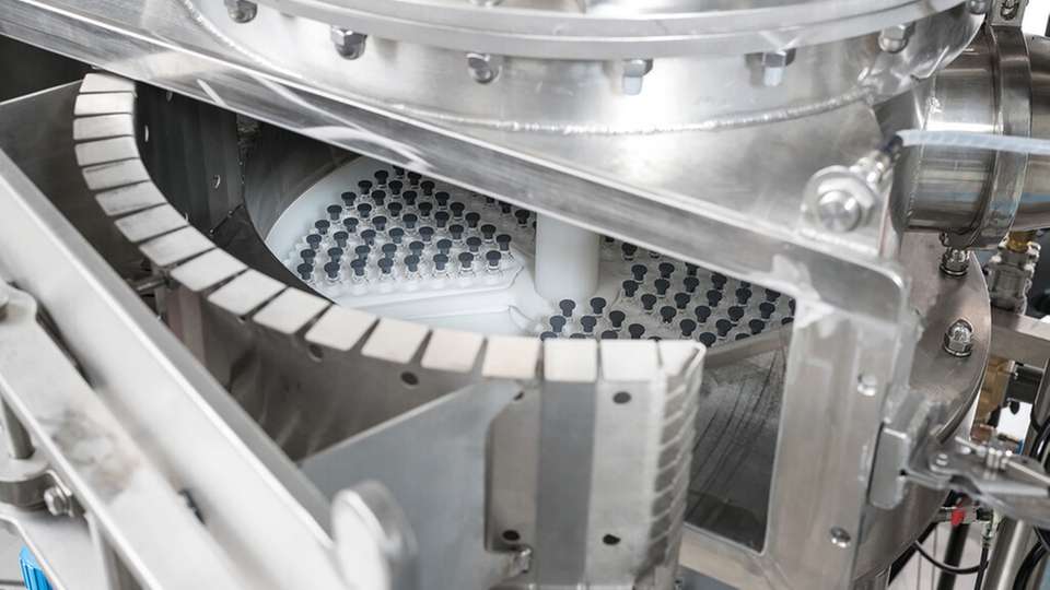 Gea-Experten stellten auf der Achema 2024 unter anderem die Vorteile einer Implementierung schneller und energieeffizienter Gefriertrocknung mit Mikrowellen vor.