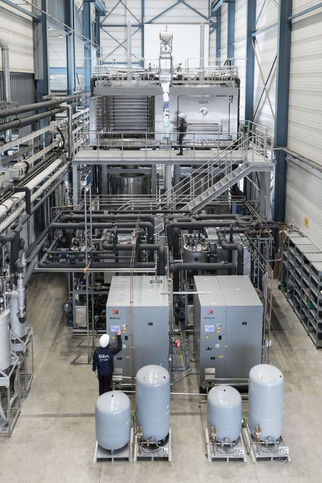Um dem hohen Energieverbrauch von Gefriertrocknern entgegenzuwirken, hat Gea den Lyovac ECO Mode eingeführt, der den Gefriertrocknungsprozess mit Hilfe einer dynamischen Temperaturregelung des Kondensators und der Regulierung des Kammer-/ Kondensator-Ventils optimiert.