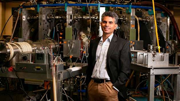Carlos Paz-Soldan, Professor für angewandte Physik und angewandte Mathematik an der Columbia Engineering
