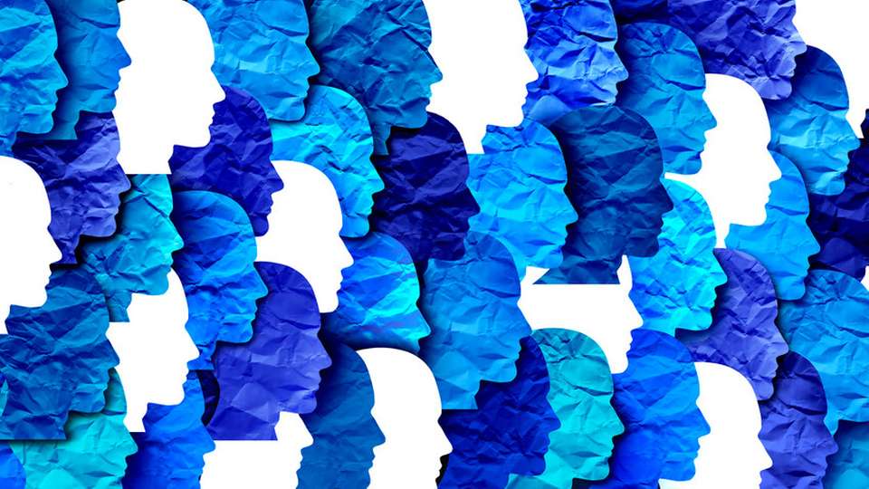 Bei Personalengpässen sind selbst essenzielle Sicherheitsanforderungen, wie regelmäßige System-Updates, schwer zu erfüllen. Unternehmen können über verschiedne Maßnahmen gegensteuern – beispielsweise über die Einführung von Industriestandards.