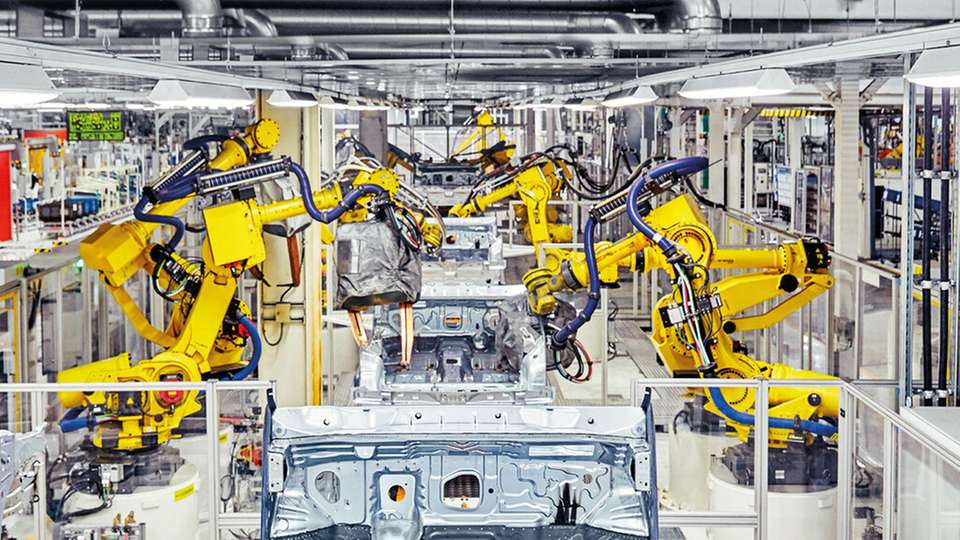 Der Karosseriebau stellt einen wichtigen Teil der Automobilproduktion dar.