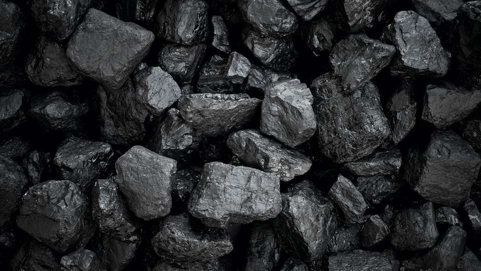 Das bei der Herstellung entstehende Kohlenmonoxid wird als Energieträger genutzt, um Koks in einem Drehrohrofen zu trocknen.