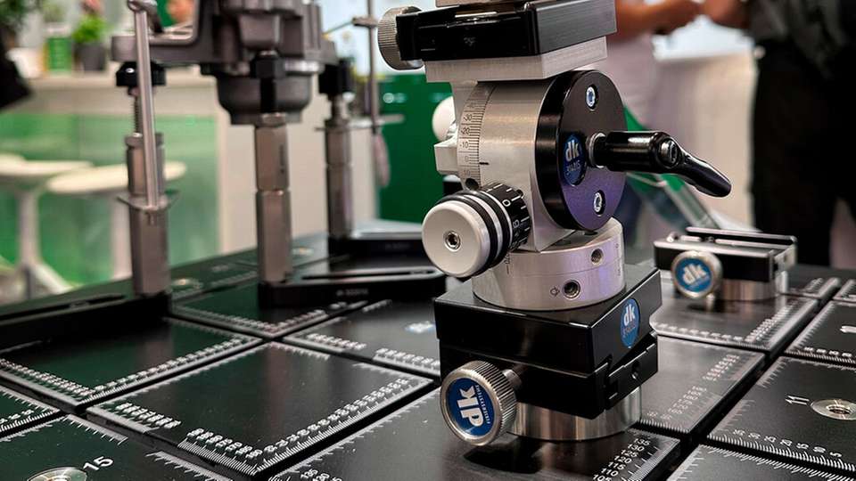 Gezeigt werden unter anderem modulare Fixiersysteme für die Mess- und Prüftechnik.