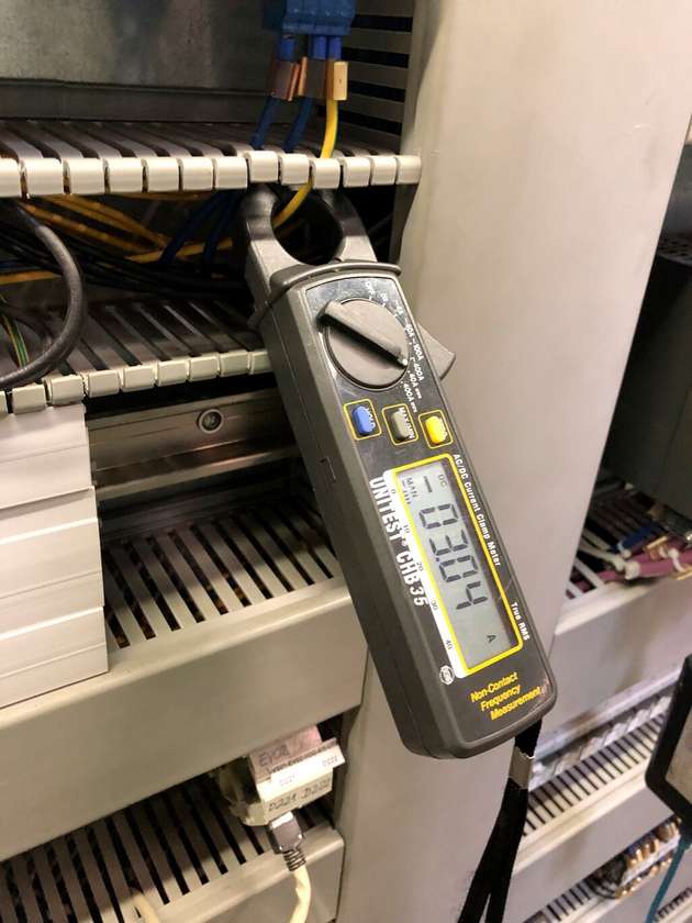 Ein Strom von mehr als 10 mA lässt hier auf Mehrfacherdung auf 24-VDC-Ebene schließen.