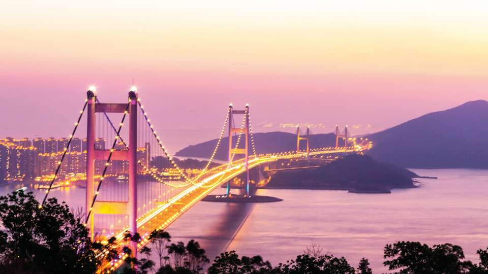 Floating-Steckverbinder sind eine zuverlässige und effiziente Möglichkeit der Verbindung zweier Leiterplatten. Sie sind robust und langlebig und damit ideal für den Einsatz in rauen Umgebungen geeignet.