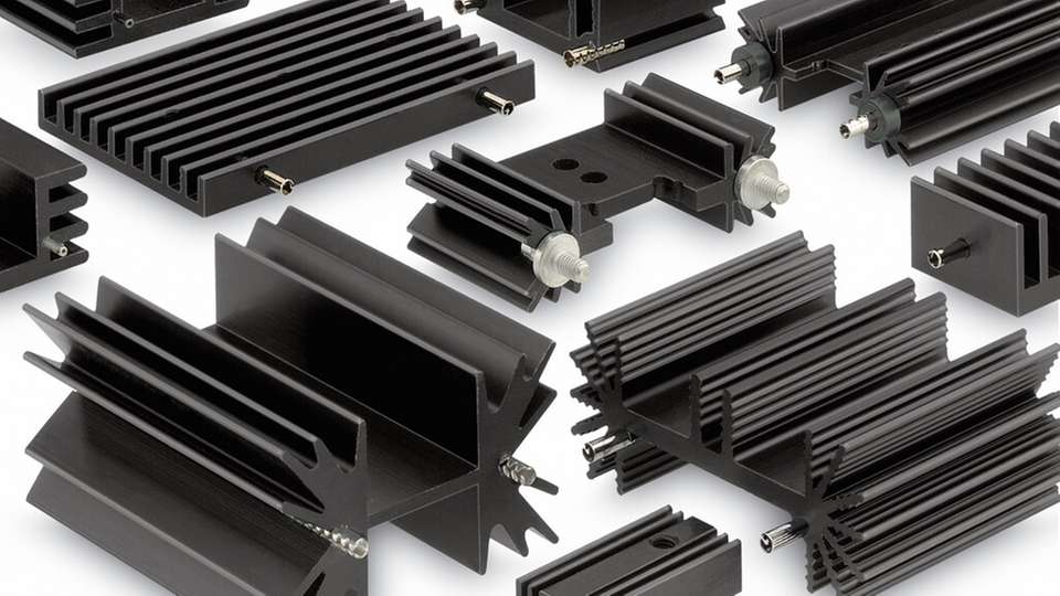 Effiziente Leiterkartenkühlkörper mit integrierten Befestigungselementen liefern effektvolle Lösungen zur Entwärmung von elektronischen Bauteilen.